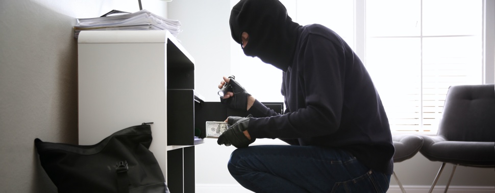 Does Renters Insurance Cover Theft While Traveling: Stay Secure